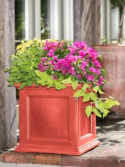 Fairfield Self-Watering Square Planter, 20” X 20” -The Garden Works Shop 39 618 08477 tif