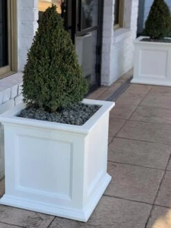 Fairfield Self-Watering Square Planter, 20” X 20” -The Garden Works Shop 39 618 213V tif