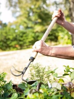 Gardener's Lifetime Raised Bed Cultivator -The Garden Works Shop 8587960 3527 tif