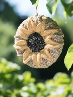 Songbird Tweets® Sunflower Wreath 8 Songbird Tweets® Sunflower Wreath -The Garden Works Shop 8598119 5255 tif