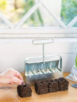 Soil Blocker, 4 Cell -The Garden Works Shop 8599790 18641 tif