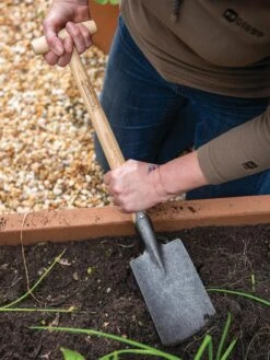 Gardener’s Lifetime Perennial Spade With Short T-Handle -The Garden Works Shop 8600310 3318 tif