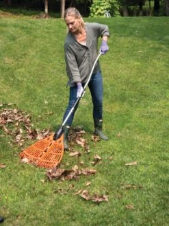 Magic Fly® Leaf Rake -The Garden Works Shop 8611047 027 tif
