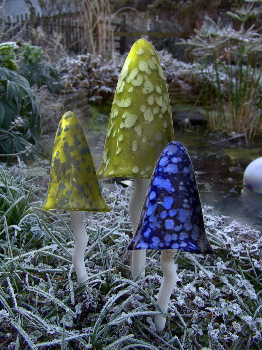 Potting Shed Tinkling Toadstool Sculptures, Set Of 3 6 Potting Shed Tinkling Toadstool Sculptures, Set Of 3 - Image 4