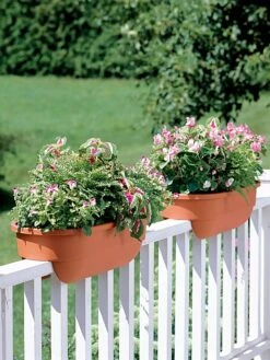 Front Page 21 2' X 4' Railing Planter, 25"